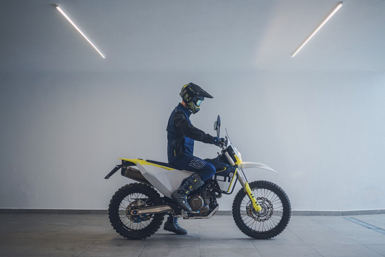 Husqvarna 701 Enduro e 701 Supermoto 2023